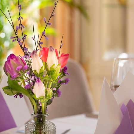 Hotel-Restaurant Central Am Koenigshof Фирнхайм Екстериор снимка