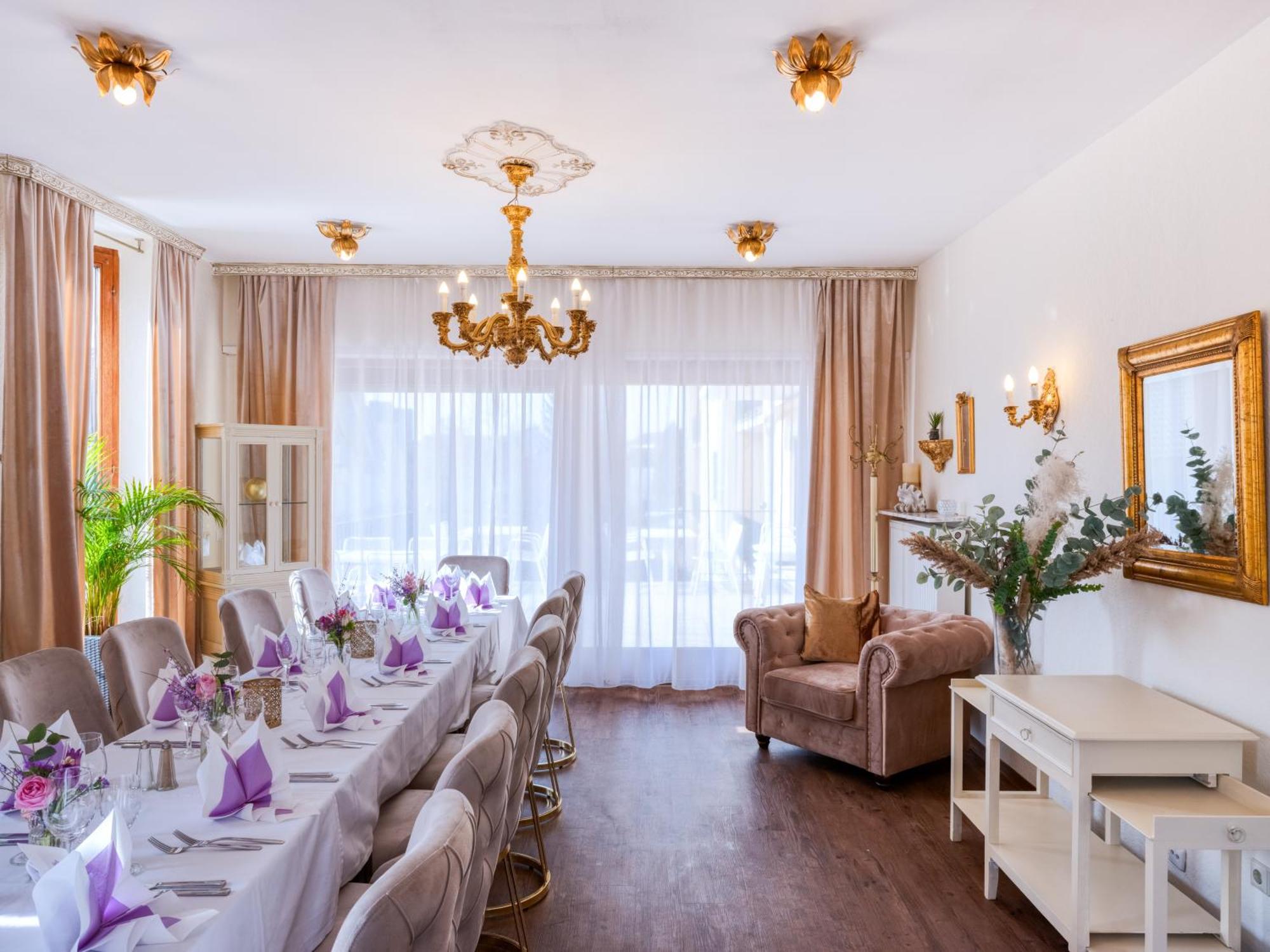 Central Hotel Am Koenigshof Фирнхайм Екстериор снимка