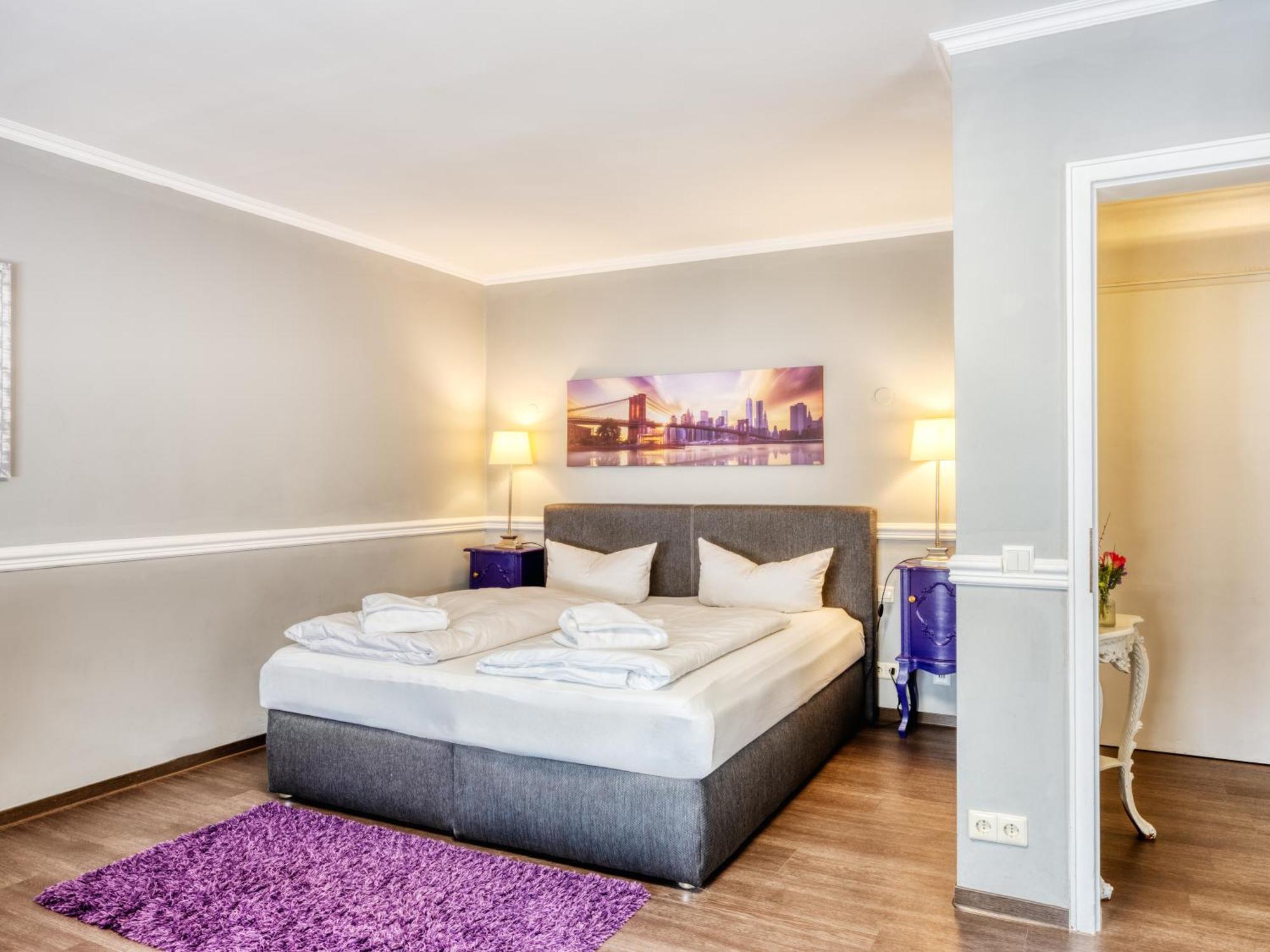 Hotel-Restaurant Central Am Koenigshof Фирнхайм Екстериор снимка