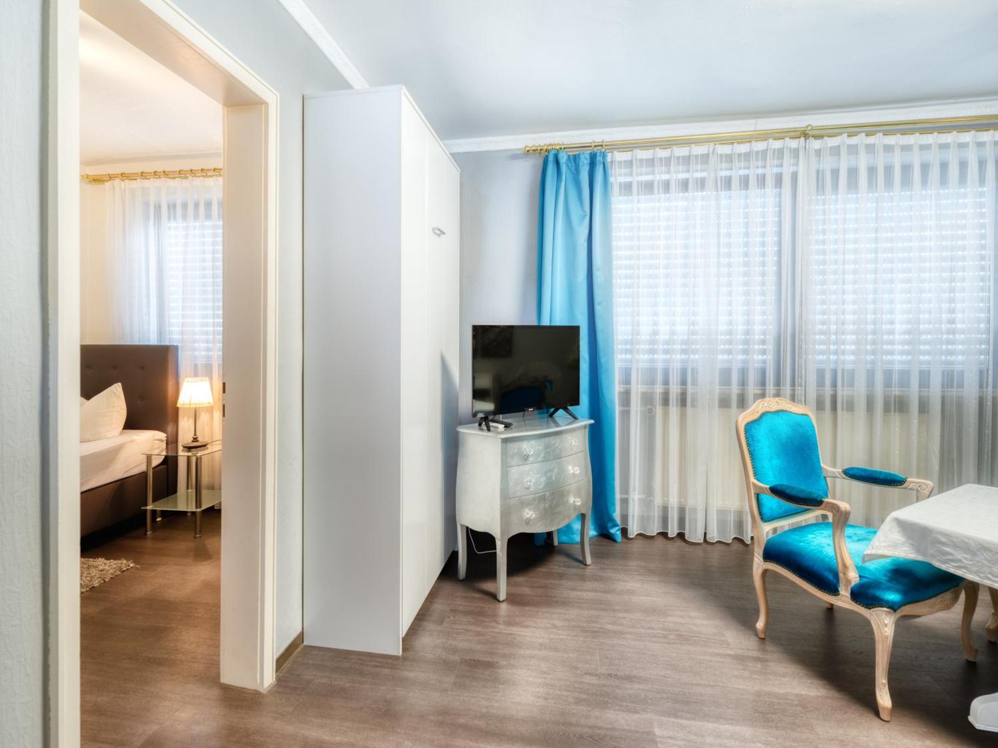Hotel-Restaurant Central Am Koenigshof Фирнхайм Екстериор снимка