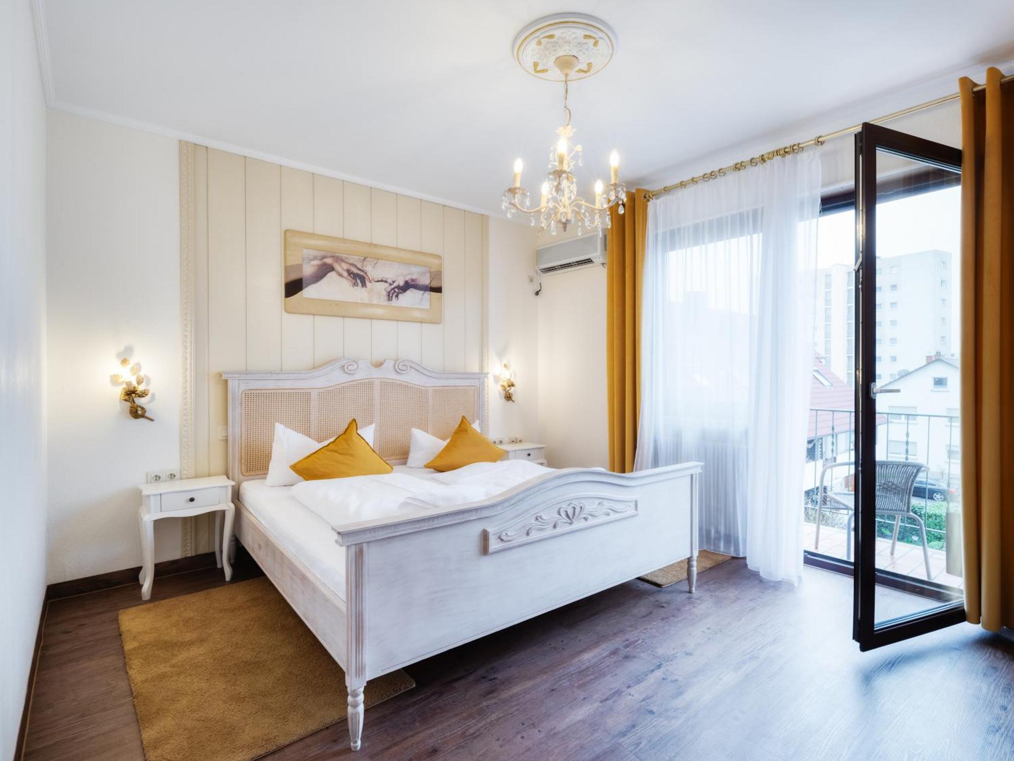 Central Hotel Am Koenigshof Фирнхайм Екстериор снимка