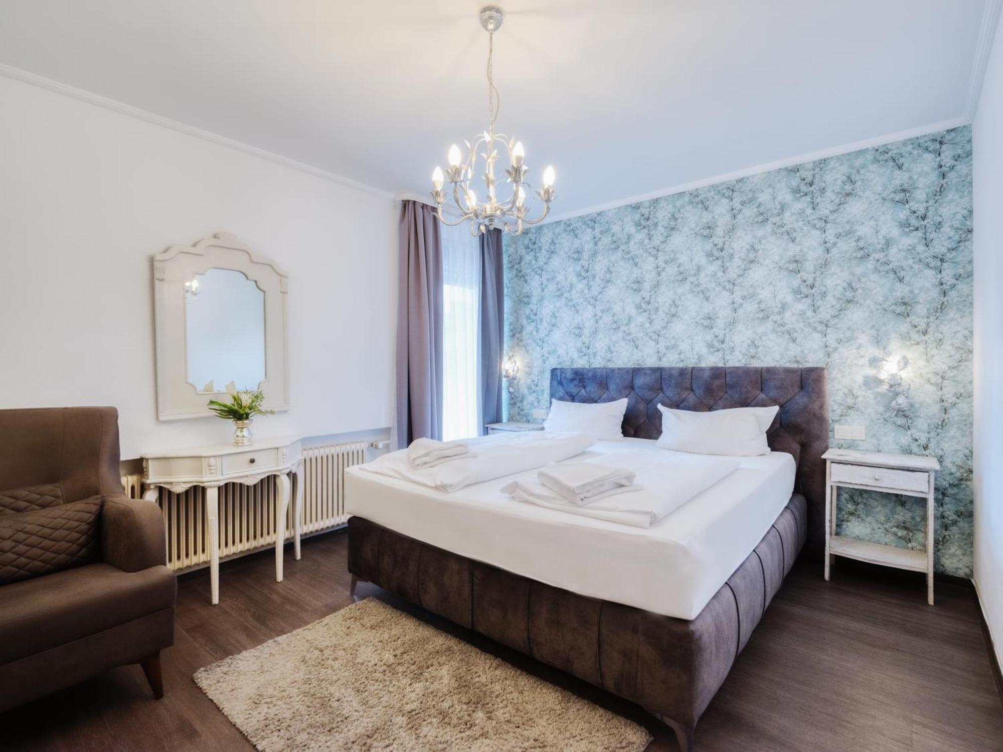 Central Hotel Am Koenigshof Фирнхайм Екстериор снимка