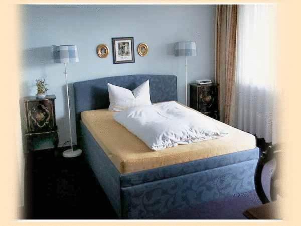 Hotel-Restaurant Central Am Koenigshof Фирнхайм Екстериор снимка