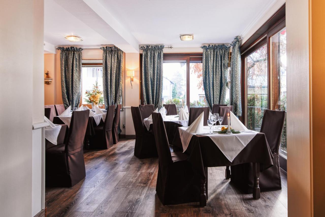 Hotel-Restaurant Central Am Koenigshof Фирнхайм Екстериор снимка