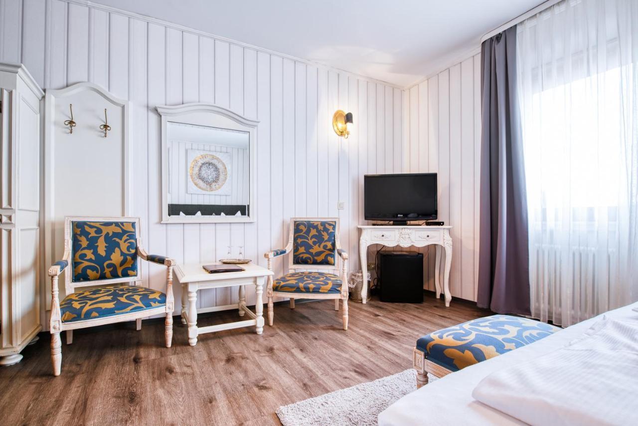 Hotel-Restaurant Central Am Koenigshof Фирнхайм Екстериор снимка
