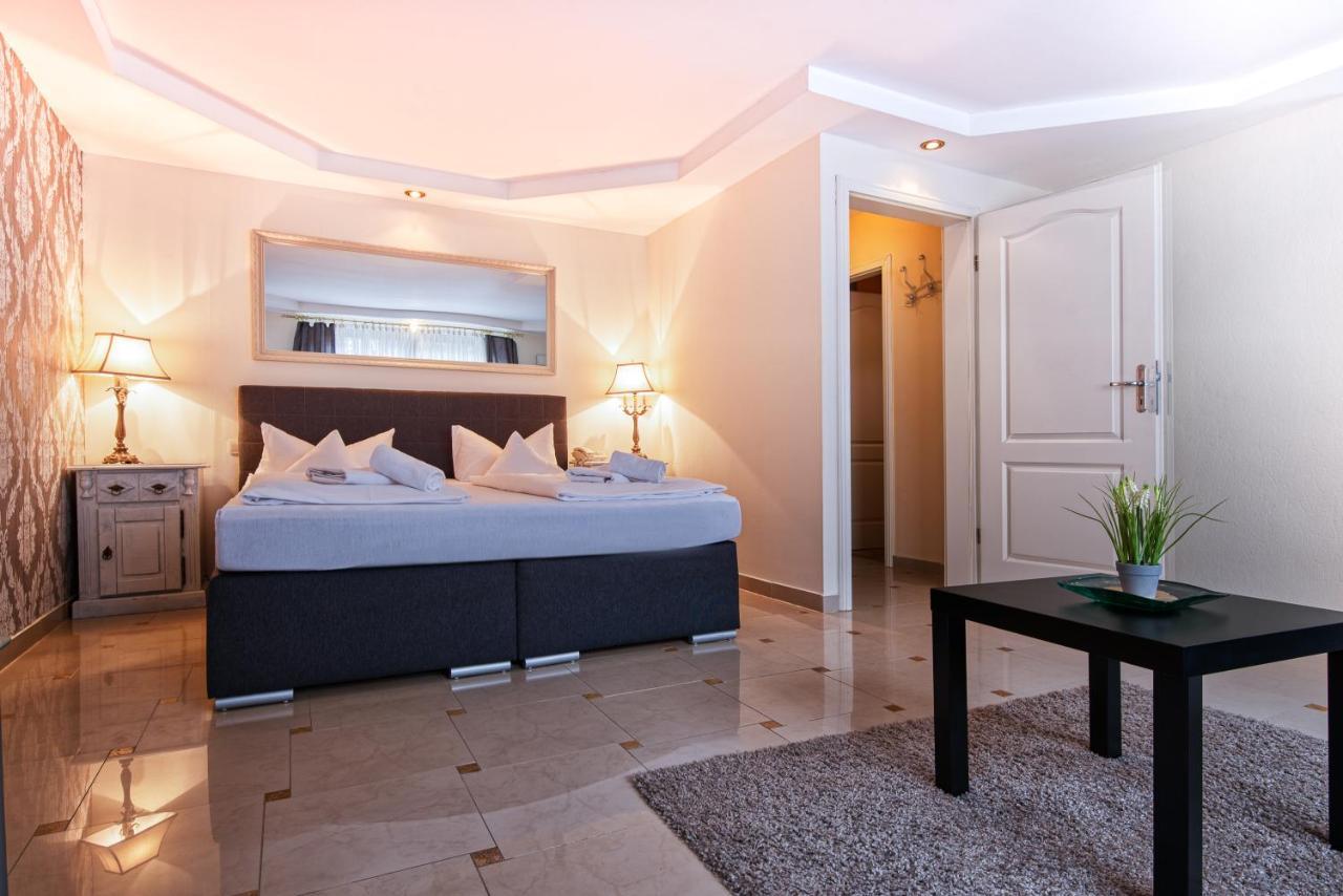 Hotel-Restaurant Central Am Koenigshof Фирнхайм Екстериор снимка