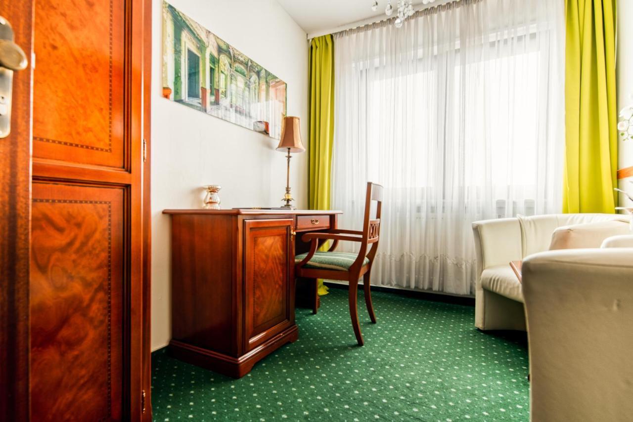 Central Hotel Am Koenigshof Фирнхайм Екстериор снимка