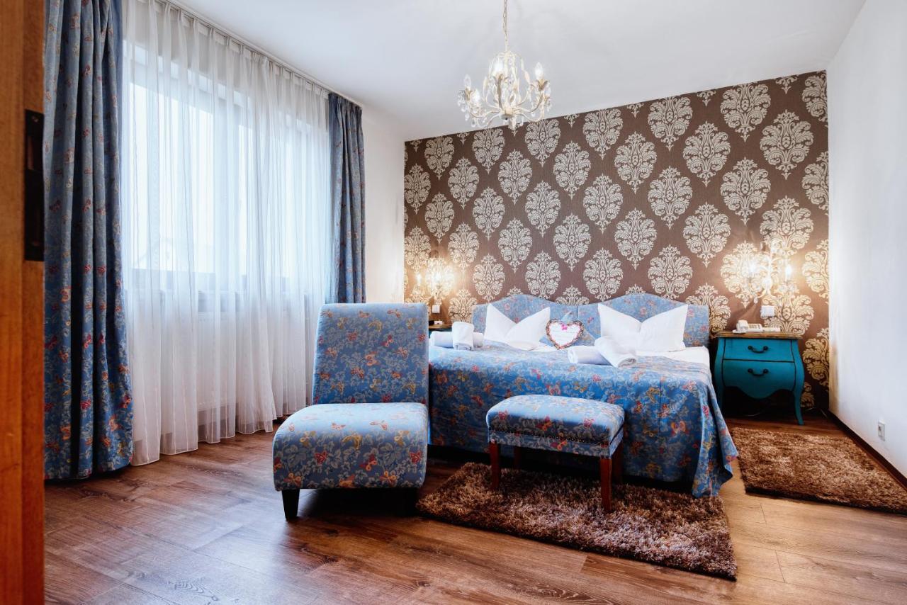 Central Hotel Am Koenigshof Фирнхайм Екстериор снимка