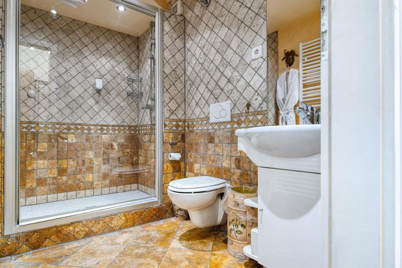 Hotel-Restaurant Central Am Koenigshof Фирнхайм Екстериор снимка